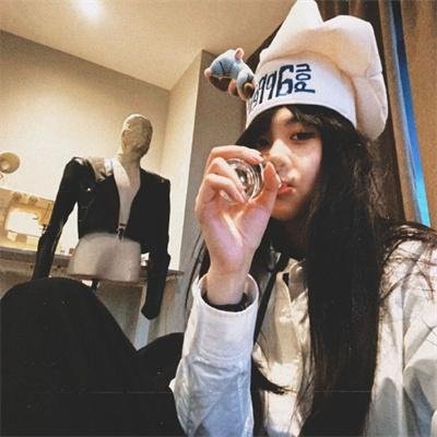 绯红色的窗帘